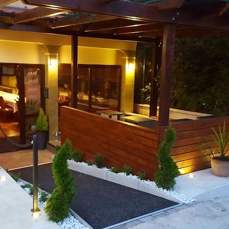 Villa Cezar Kaštel Lukšić Eksteriør billede