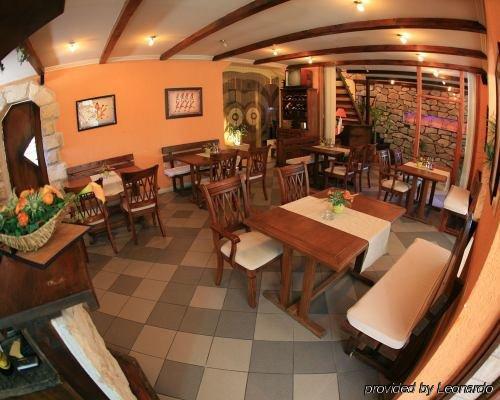 Villa Cezar Kaštel Lukšić Restaurant billede