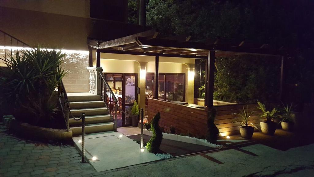 Villa Cezar Kaštel Lukšić Eksteriør billede