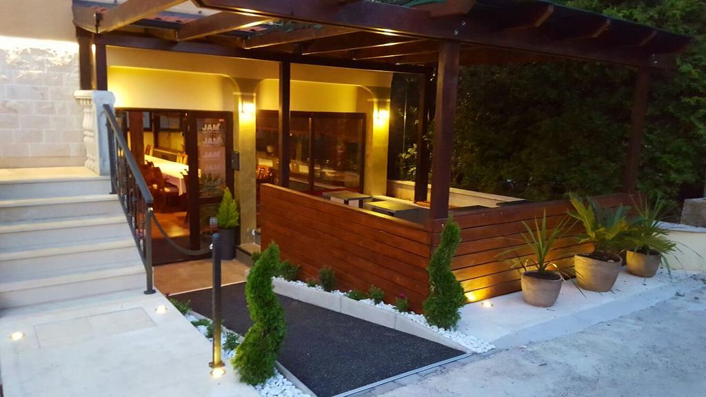 Villa Cezar Kaštel Lukšić Eksteriør billede