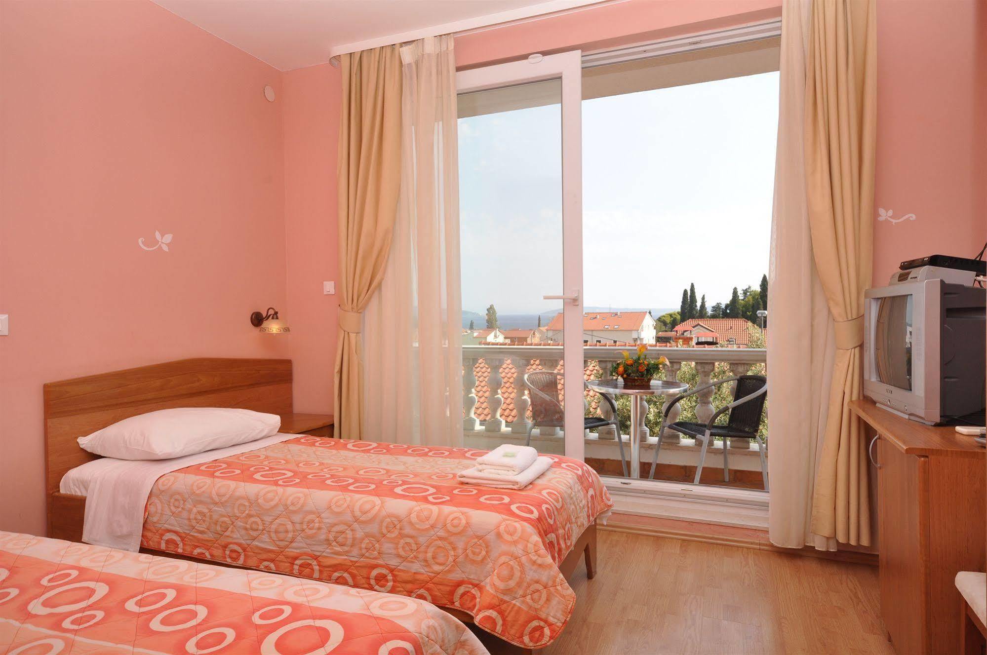 Villa Cezar Kaštel Lukšić Eksteriør billede